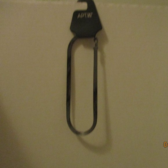 KOHL'S Jewelry - NECKLACE SILVER/BLACK LOOKING OVER 14"